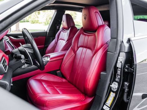 Used 2017 Maserati Levante S AWD/4WD image 4