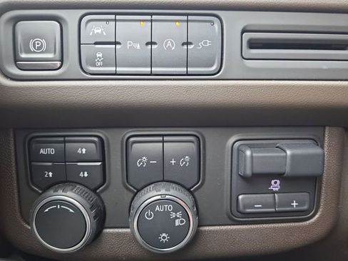 Used 2021 Chevrolet Tahoe LT w/ LT Signature Package image 43