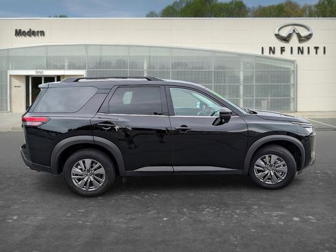 Used 2025 Nissan Pathfinder SV AWD/4WD image 3