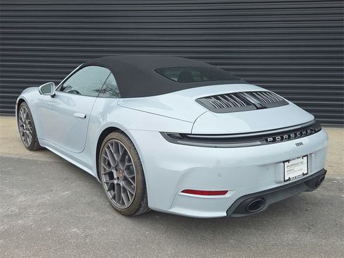 Used 2025 Porsche 911 Carrera image 3