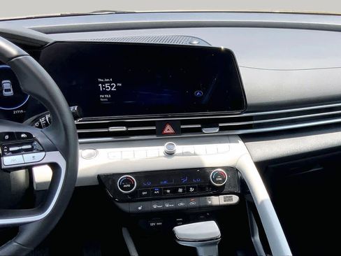 Used 2025 Hyundai Elantra Limited FWD image 7