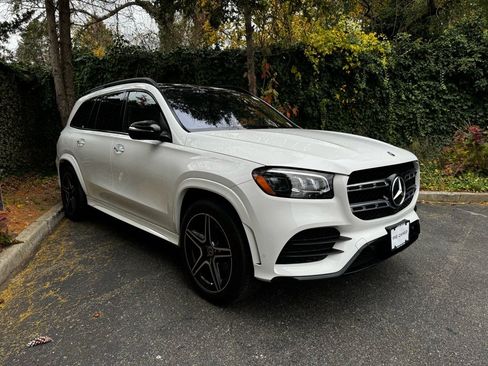 Used 2023 Mercedes-Benz GLS 450 4MATIC image 3