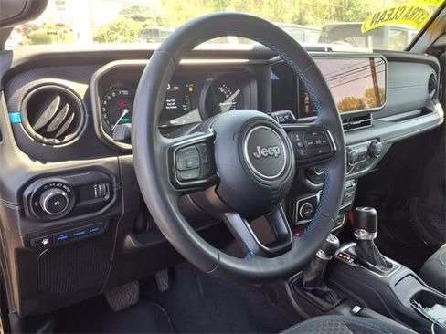 Used 2024 Jeep Wrangler Unlimited Rubicon 4xe image 20