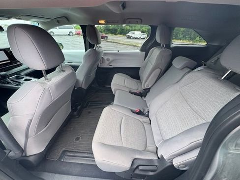Used 2025 Toyota Sienna LE AWD/4WD image 14
