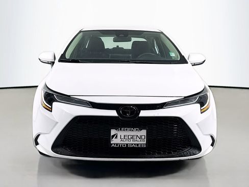 Used 2020 Toyota Corolla LE image 2