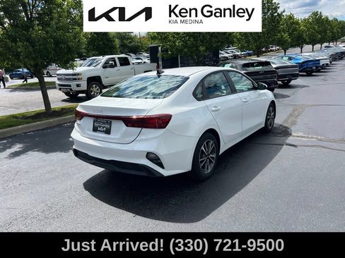 Certified 2024 Kia Forte LXS FWD image 5