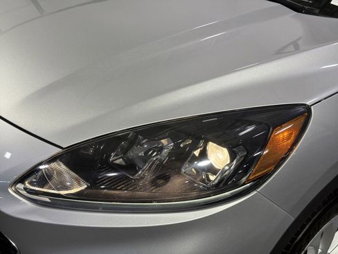 Used 2020 Ford Escape SE image 21