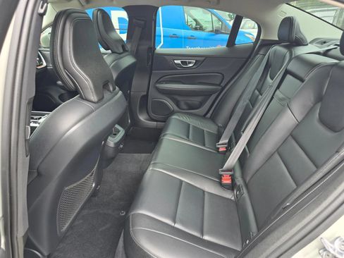 Used 2019 Volvo S60 T5 Momentum w/ Multimedia Package FWD image 18