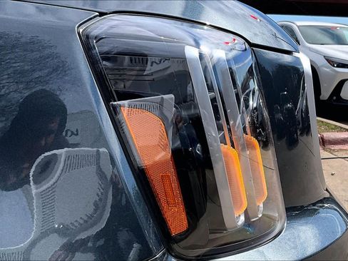 Used 2024 Kia Telluride LX image 25