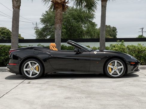 Used 2015 Ferrari California T RWD image 9