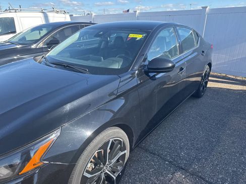 Used 2024 Nissan Altima 2.5 SR FWD image 18