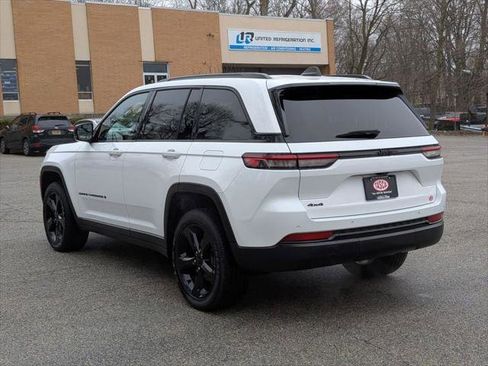 Certified 2023 Jeep Grand Cherokee Altitude AWD/4WD image 8