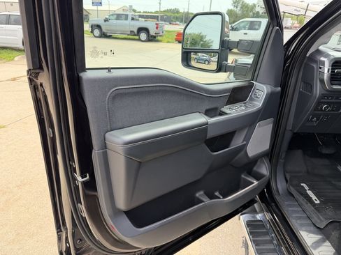 Used 2022 Ford F150 Lariat AWD/4WD image 12