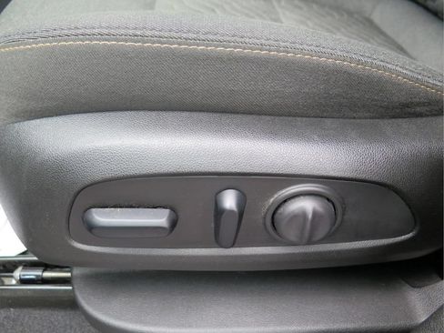 Used 2020 Chevrolet Equinox LT FWD image 12