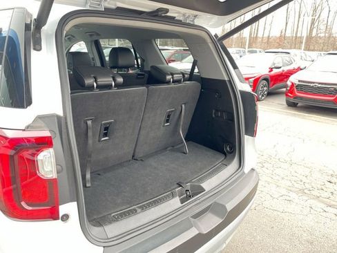 Used 2023 GMC Acadia SLT image 25