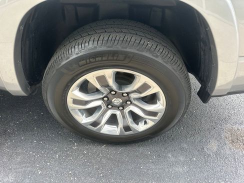 Used 2022 RAM 1500 Limited w/ Body Color Bumper Group AWD/4WD image 40