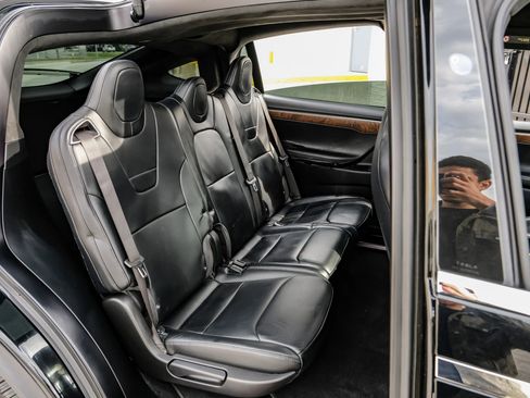 Used 2017 Tesla Model X 90D image 38