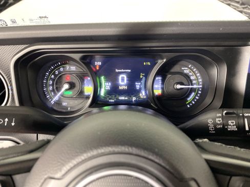 Used 2025 Jeep Wrangler Unlimited Rubicon 4xe w/ Convenience Group AWD/4WD image 21