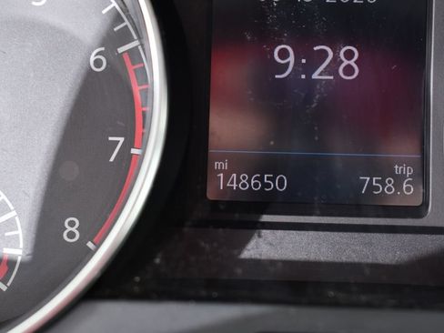Used 2018 Volkswagen Tiguan SE AWD/4WD image 26