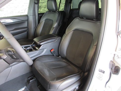 Used 2023 Jeep Grand Cherokee Altitude AWD/4WD image 29