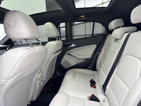 Used 2017 Mercedes-Benz GLA 250 w/ Premium Package image 28