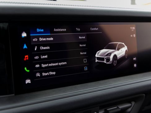 New 2025 Porsche Cayenne GTS image 37