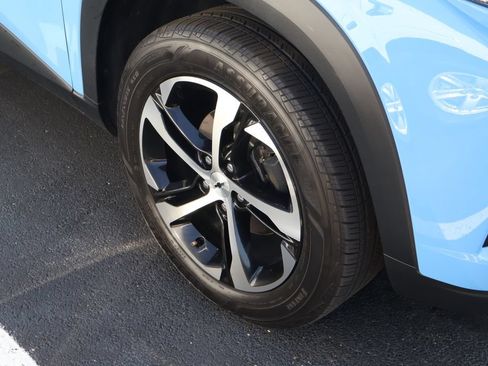 Used 2024 Chevrolet Trax RS w/ Sunroof Package FWD image 6