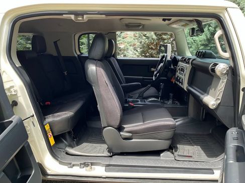 Used 2014 Toyota FJ Cruiser 4WD w/ Convenience Package image 40