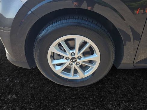 Used 2022 Kia Carnival LX FWD image 9