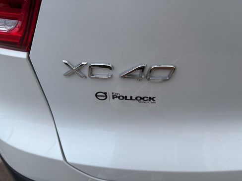 Certified 2025 Volvo XC40 B5 Plus image 8
