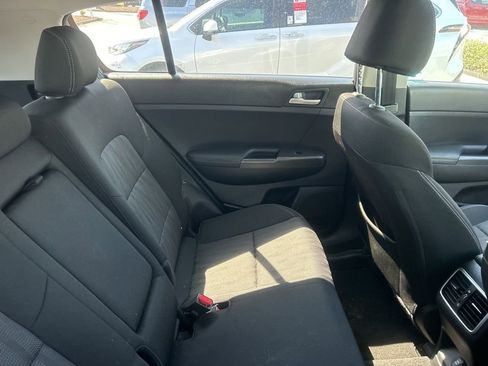Used 2019 Kia Sportage LX image 4