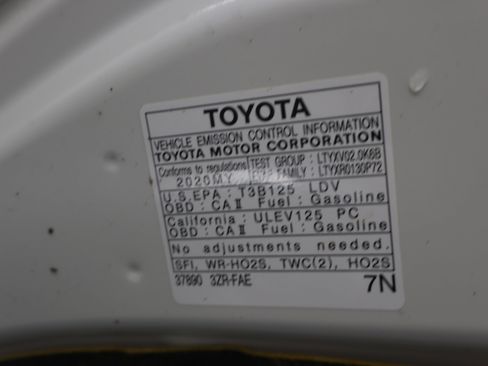 Used 2020 Toyota C-HR XLE FWD image 20