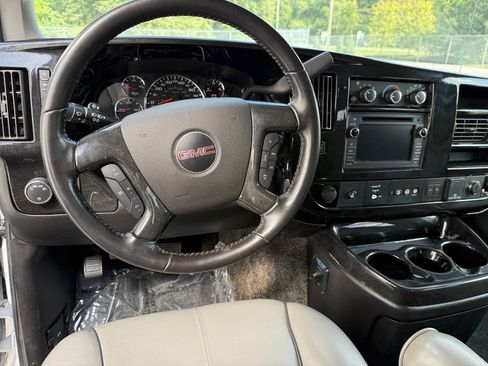 Used 2019 GMC Savana 2500 image 24