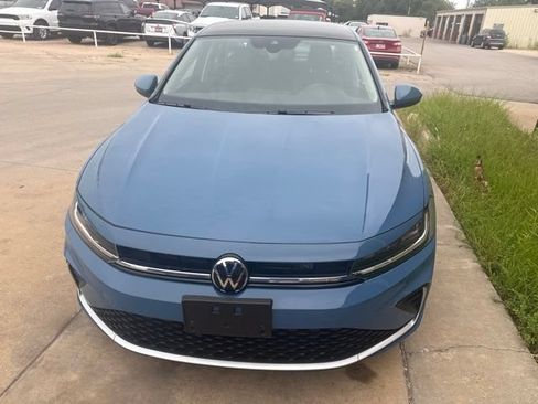 Used 2026 Volkswagen Jetta SE FWD image 2