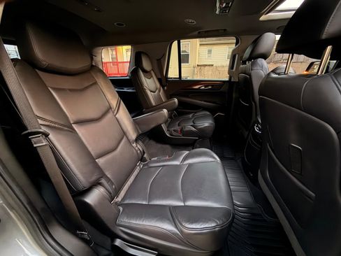 Used 2018 Cadillac Escalade Premium Luxury image 33