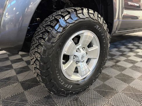 Used 2011 Toyota Tacoma 4x4 Double Cab w/ TRD Sport Pkg w/JBL Audio image 8