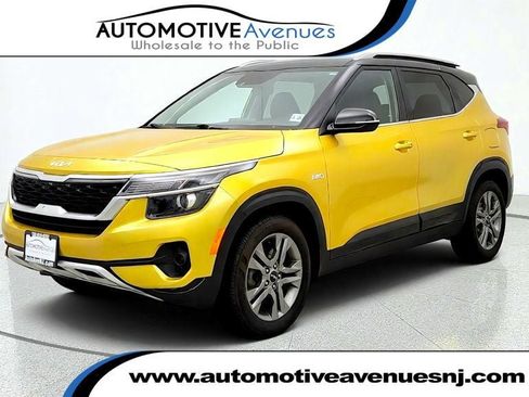 Used 2023 Kia Seltos S w/ Navigation Package AWD/4WD image 1