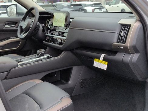 New 2025 Nissan Pathfinder Platinum image 23