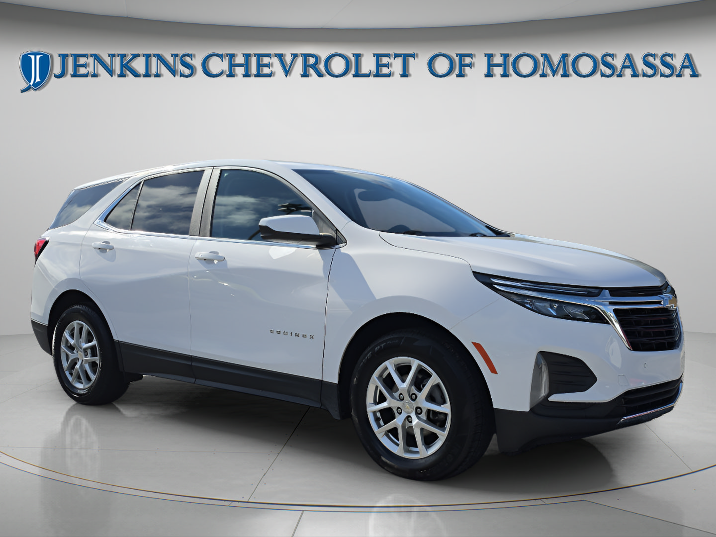 Used 2024 Chevrolet Equinox LT FWD image 2