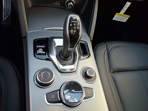 New 2025 Alfa Romeo Stelvio Sprint image 11