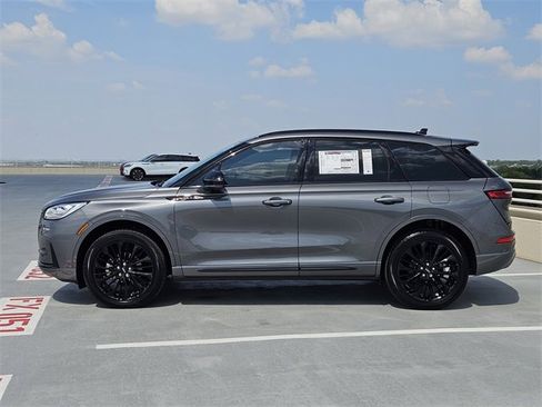 New 2025 Lincoln Corsair Reserve w/ Equipment Group 202A image 4