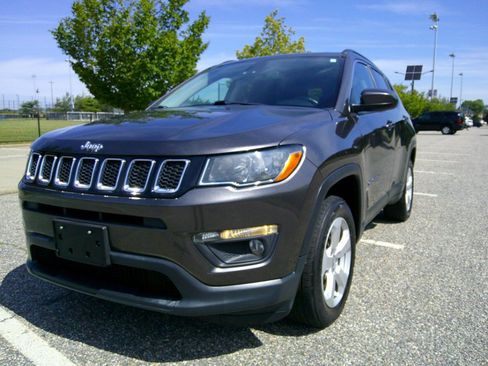 Used 2019 Jeep Compass Latitude w/ Popular Equipment Group AWD/4WD image 19