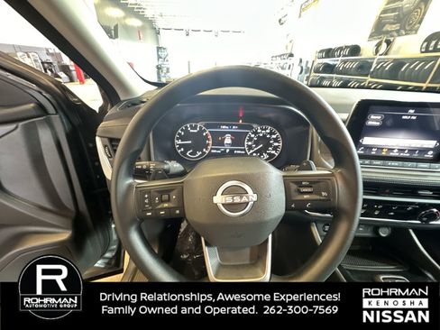 Used 2025 Nissan Rogue S image 11