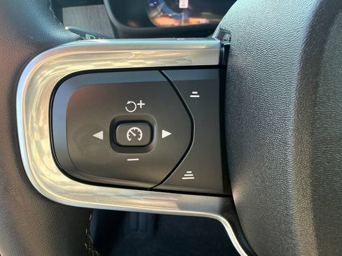 Used 2025 Volvo XC40 B5 Plus AWD/4WD image 22