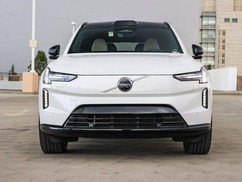 New 2025 Volvo EX90 Plus image 2