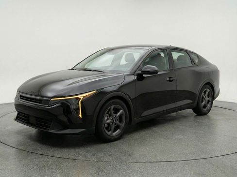 Used 2025 Kia K4 LXS image 3