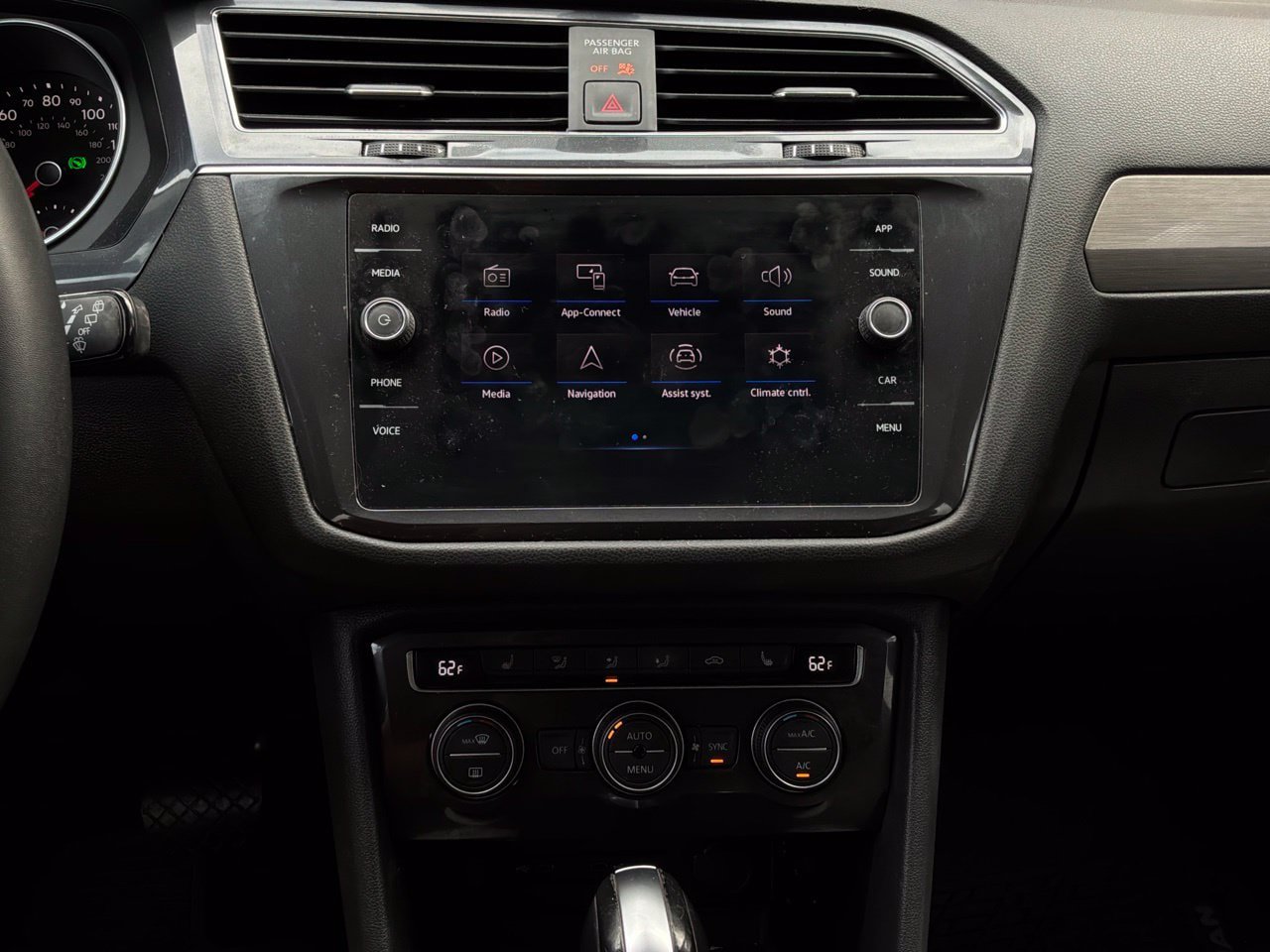 Used 2021 Volkswagen Tiguan SE FWD image 32