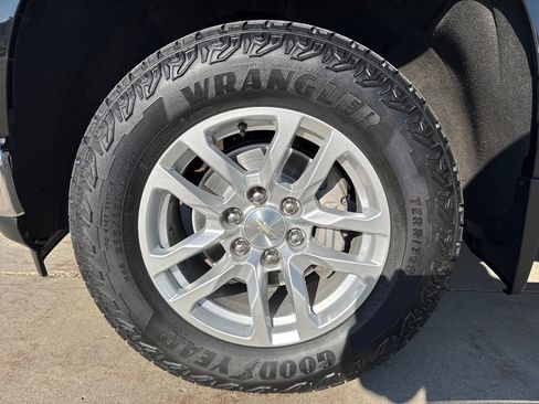 Used 2021 Chevrolet Silverado 1500 LT w/ Z71 Off-Road Package image 12