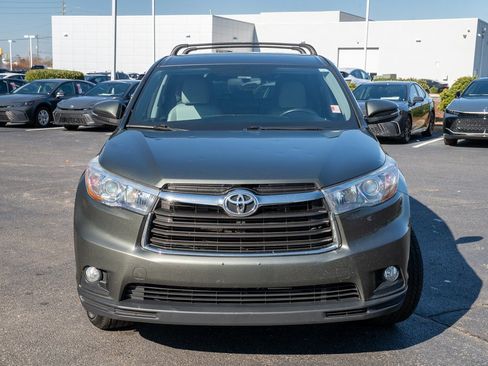 Used 2015 Toyota Highlander LE image 2
