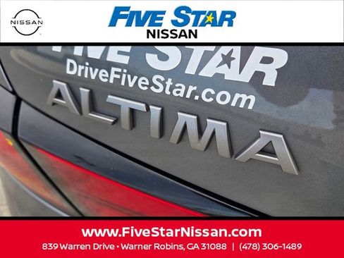 Used 2024 Nissan Altima 2.5 SV FWD image 11